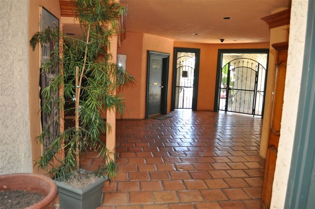 Villa Isabella in Culver City, CA - Building Photo - Building Photo