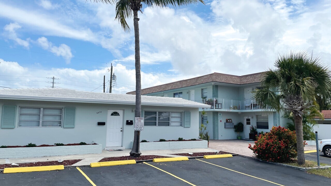 2250 SE 5th St in Pompano Beach, FL - Building Photo