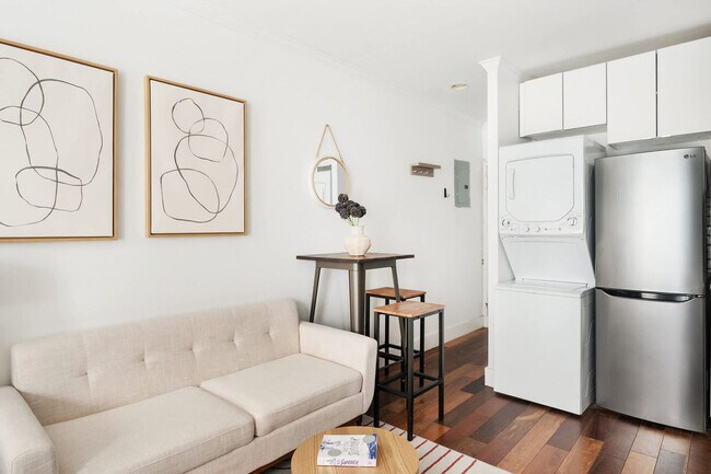 241 E 24th St in New York, NY - Building Photo - Building Photo