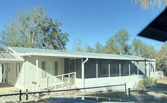 242 7th Way in Interlachen, FL - Building Photo