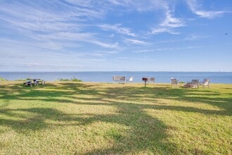 710 Scenic Hwy in Pensacola, FL - Foto de edificio - Building Photo