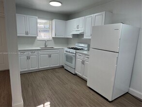 6705 SW 44th St in Miami, FL - Building Photo - Building Photo