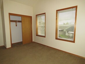 619 S 41st Ct in Springfield, OR - Foto de edificio - Building Photo