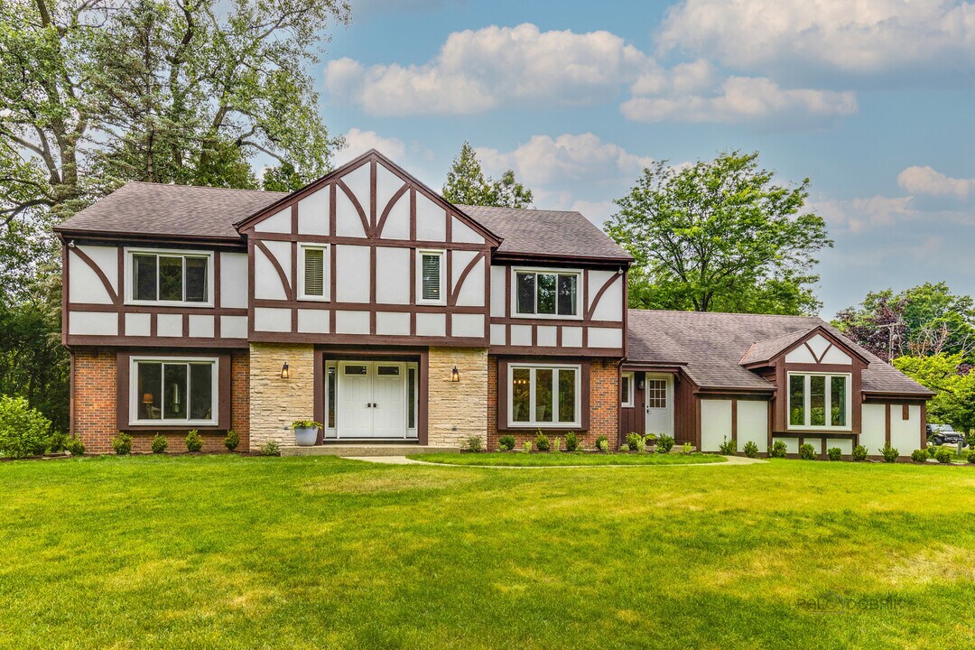 1441 Lawrence Ave in Lake Forest, IL - Building Photo