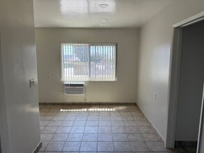 Sunset Palms Apartments in Downey, CA - Foto de edificio - Building Photo