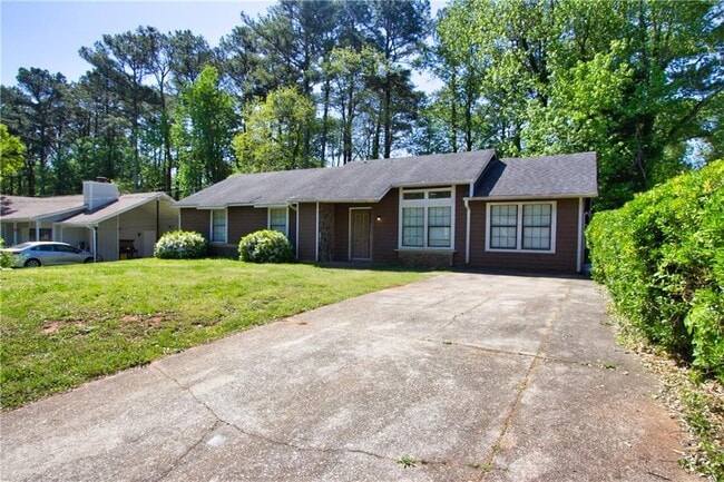 2414 Leslie Brook Dr in Decatur, GA - Building Photo - Building Photo
