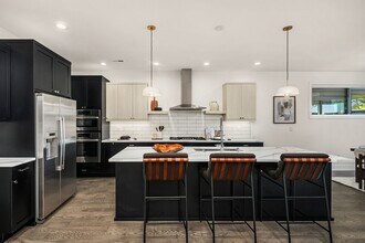 733 4th Ct S in Kirkland, WA - Building Photo - Building Photo