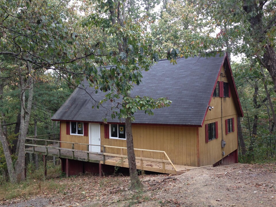 149 Hemlock Ln in Gerrardstown, WV - Building Photo