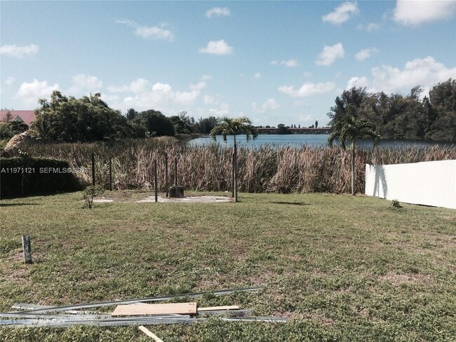 1280 NW 111th St in Miami, FL - Building Photo - Building Photo