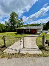 402 Sam Parker Rd in Gray, KY - Foto de edificio - Building Photo