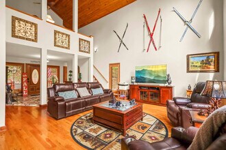 217 Lake Rd in Banner Elk, NC - Foto de edificio - Building Photo