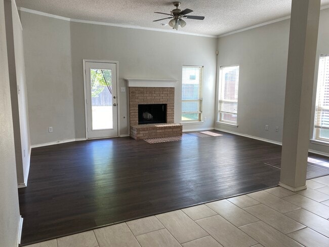 3210 Blue Jay Ln in Midlothian, TX - Foto de edificio - Building Photo