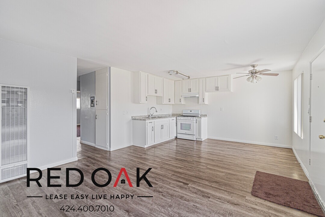 9210 Somerset Blvd in Bellflower, CA - Building Photo