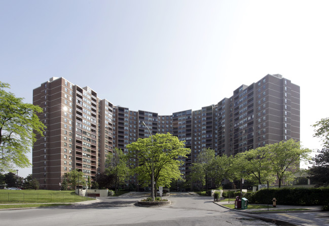 714 The West Mall in Toronto, ON - Building Photo - Primary Photo