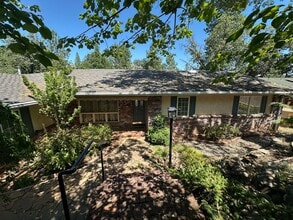 12039 Alta Sierra Dr in Grass Valley, CA - Building Photo - Building Photo