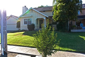 400-404 K St in Petaluma, CA - Building Photo - Building Photo