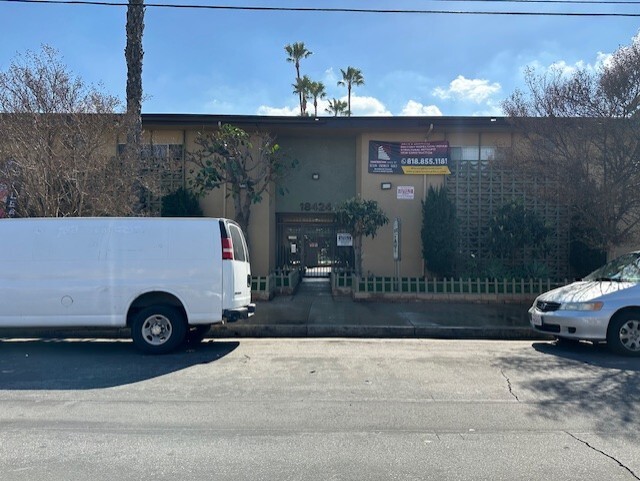 Collinswood Apartments in Tarzana, CA - Building Photo