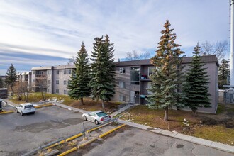 Huntsville Apartments in Calgary, AB - Building Photo - Building Photo