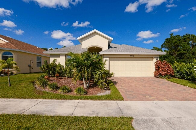 9756 Palm Breezes Dr in Fort Pierce, FL - Building Photo - Building Photo