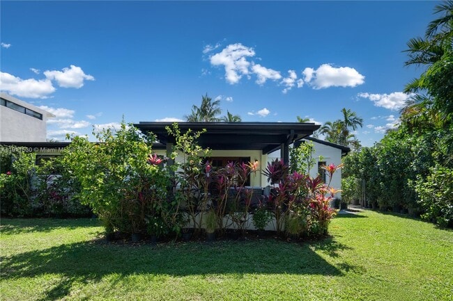 property at 118 E 3rd Ct