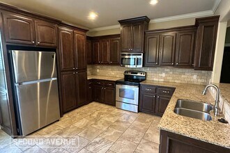 11100 Arbor Lake Dr in Oklahoma City, OK - Building Photo - Building Photo