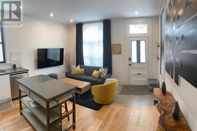 109 Charlton Ave W in Hamilton, ON - Building Photo - Building Photo