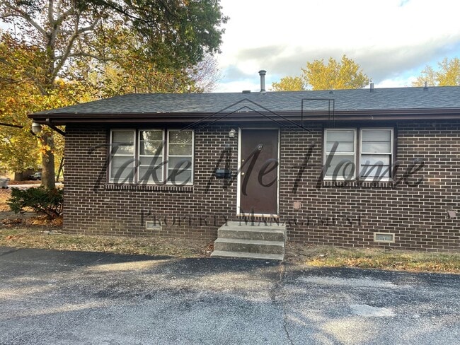 property at 526 N Lone Pine Ave