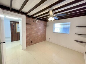 5090 SW 64th Ave, Unit 204 in Davie, FL - Foto de edificio - Building Photo