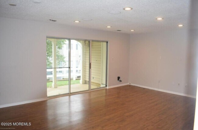 225 Tulip Ln in Freehold, NJ - Building Photo - Building Photo