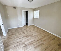 3449 Southern Ave, Unit 3453 - 102 in Memphis, TN - Foto de edificio - Building Photo