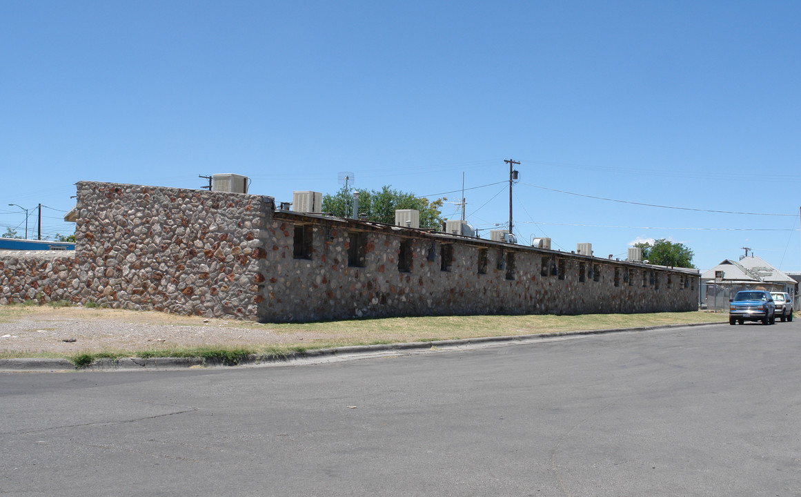 3821 Alameda Ave in El Paso, TX - Building Photo