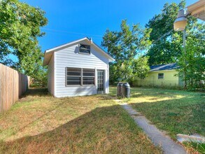 703 Dakota St in Norman, OK - Foto de edificio - Building Photo
