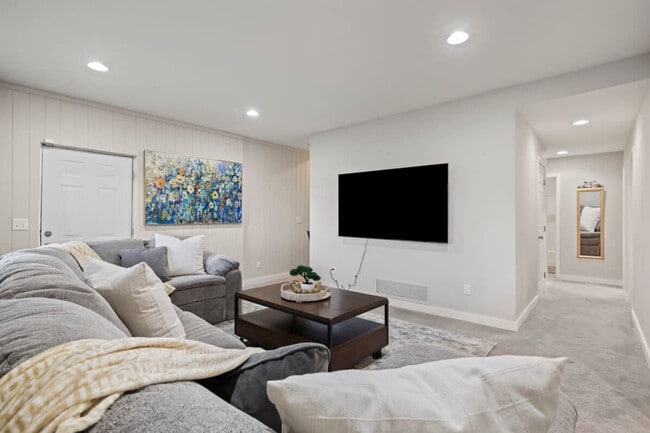 106 Bishop Cove Rd in Fairview, NC - Building Photo - Building Photo