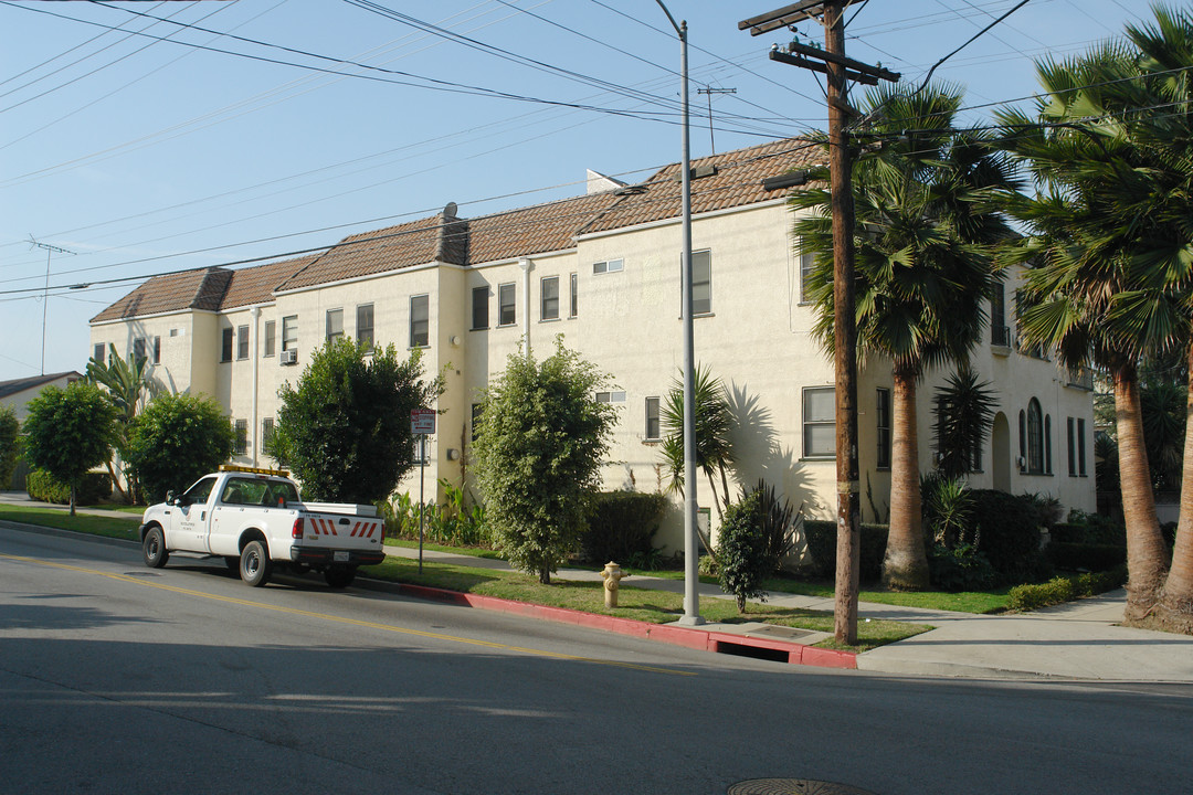 4300 Willow Brook Ave in Los Angeles, CA - Foto de edificio