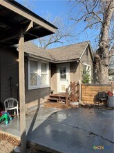 513 N San Marcos St in Seguin, TX - Building Photo - Building Photo