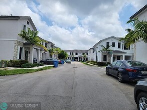 520 SW 19th Ter in Fort Lauderdale, FL - Building Photo - Building Photo