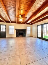 936 Garden St in Kerrville, TX - Building Photo - Building Photo