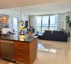 50 Biscayne Blvd, Unit 4810 in Miami, FL - Building Photo - Building Photo