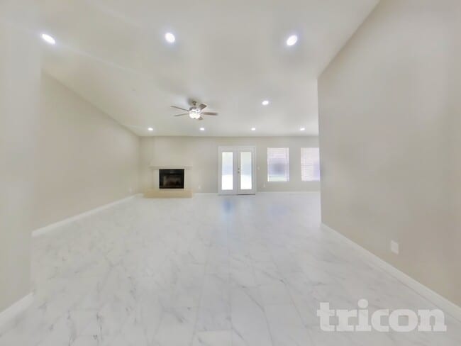 4947 E Greenway Cir in Mesa, AZ - Building Photo - Building Photo