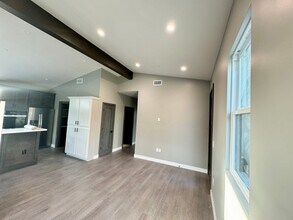 340 S Lincoln St in Burbank, CA - Building Photo - Building Photo