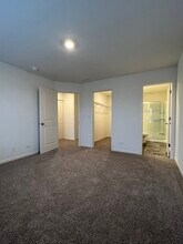 217 Goldenrod Dr in Elgin, IL - Building Photo - Building Photo