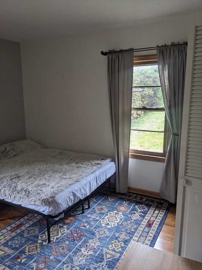 643 36 1/2 Ave NE in Minneapolis, MN - Building Photo - Building Photo