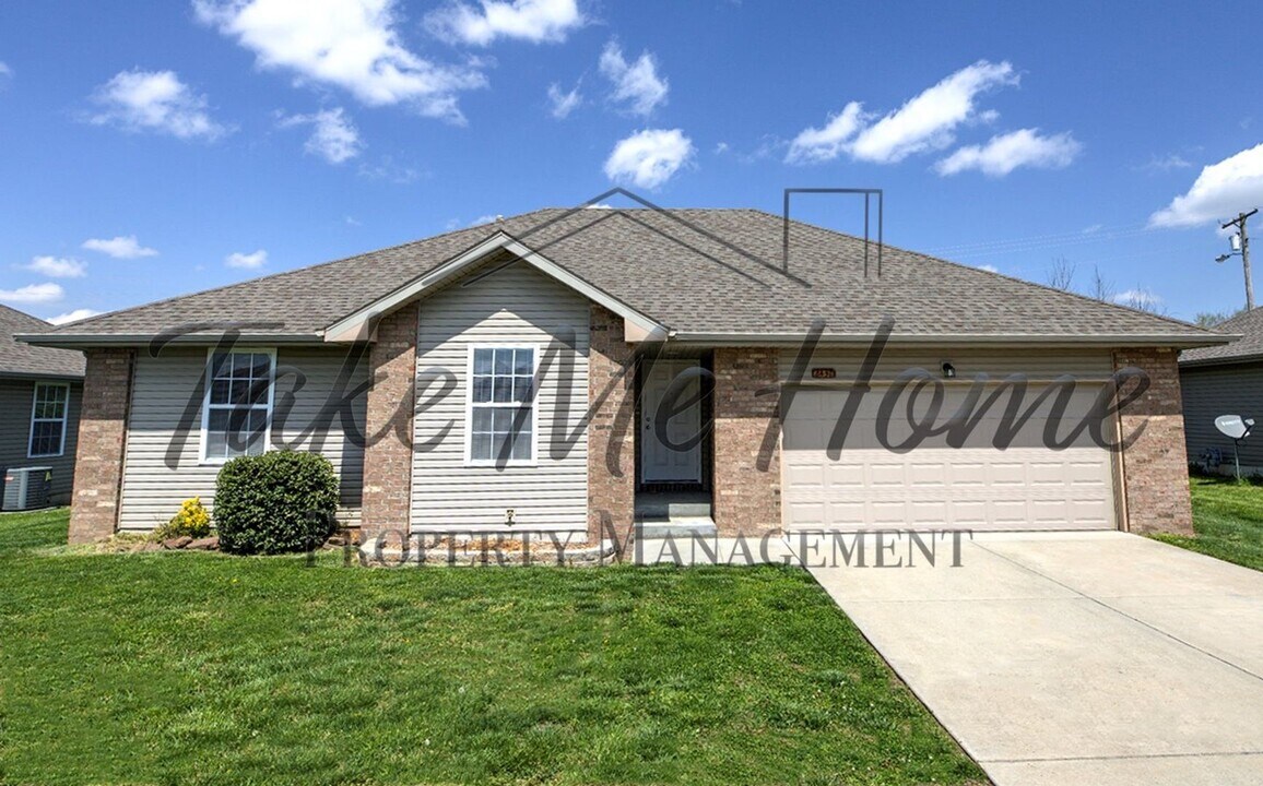 2437 E Willow St in Republic, MO - Building Photo