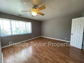301 S Upas St in Escondido, CA - Foto de edificio - Building Photo