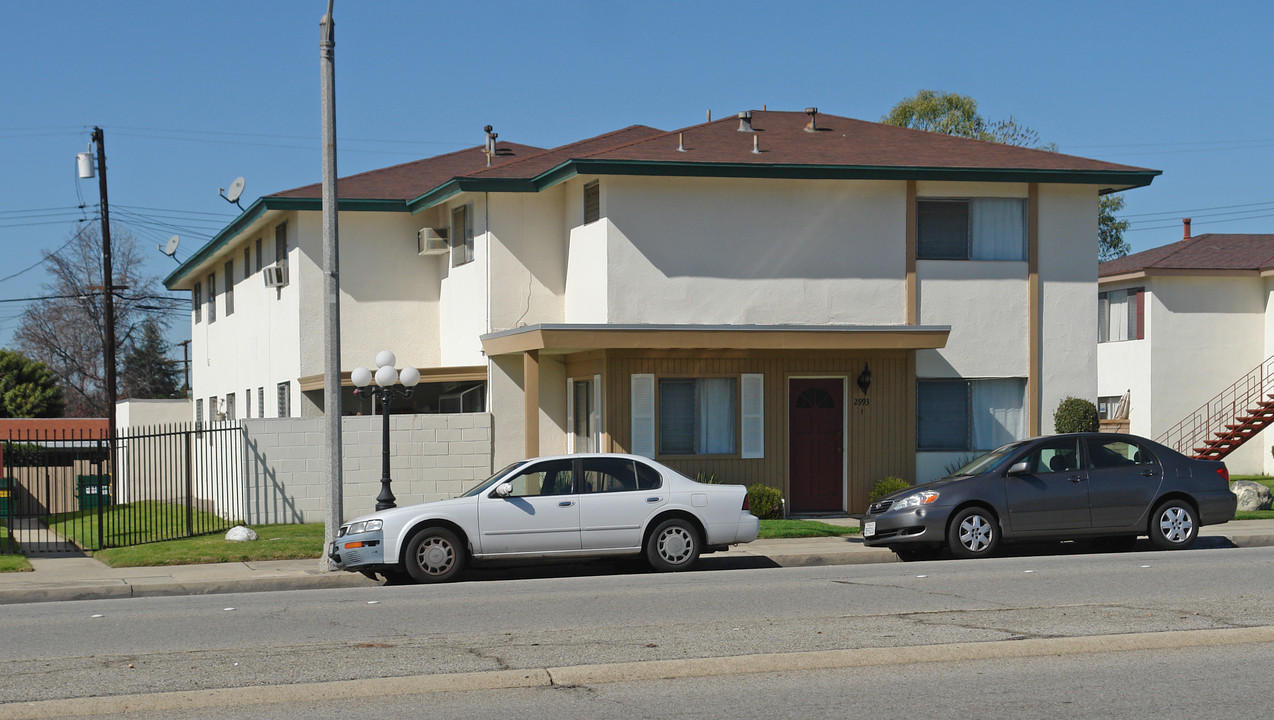 2993 N Garey Ave in Pomona, CA - Building Photo