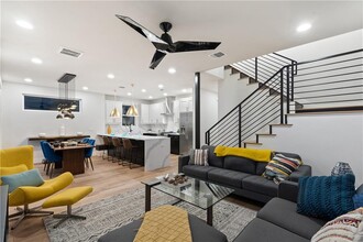 2213 Santa Rosa St in Austin, TX - Building Photo - Building Photo
