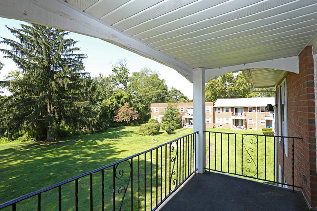 Valley Green Apartments in Willow Grove, PA - Foto de edificio - Building Photo