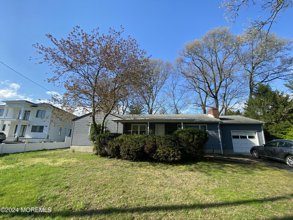 311 Roosevelt Ave in Ocean Township, NJ - Foto de edificio