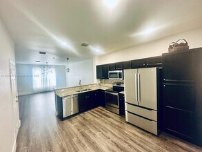 17021 SW 94th Terrace in Miami, FL - Building Photo - Building Photo