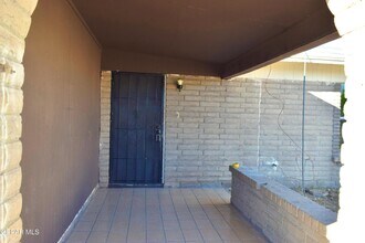 4613 Sun Valley Dr in El Paso, TX - Foto de edificio - Building Photo